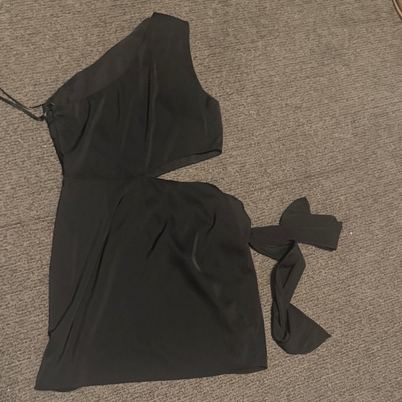 Superdown Elegant Black Wrap Skirt - Picture 4 of 4